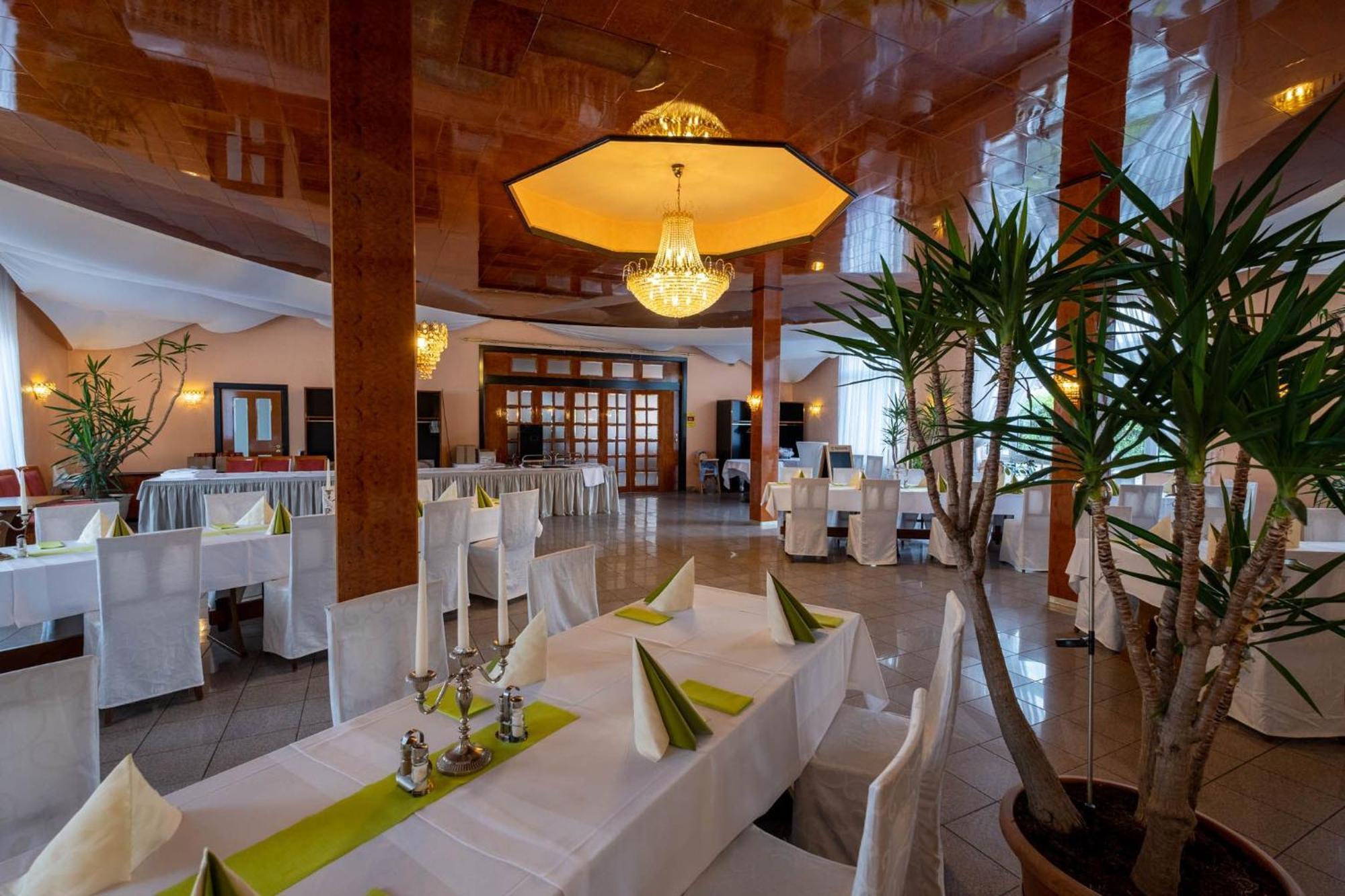 Hotel Kraichtaler Hof Extérieur photo