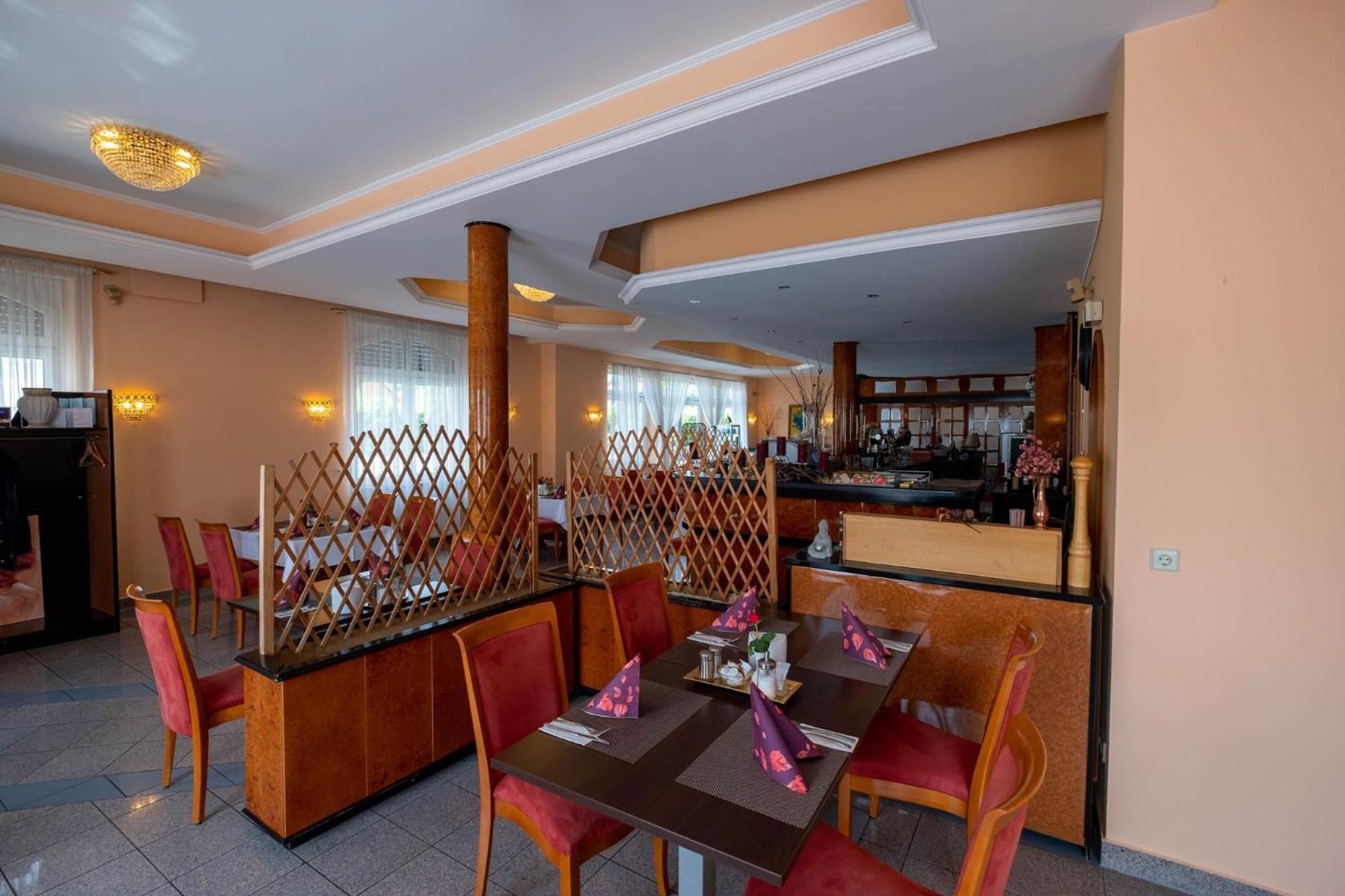 Hotel Kraichtaler Hof Extérieur photo