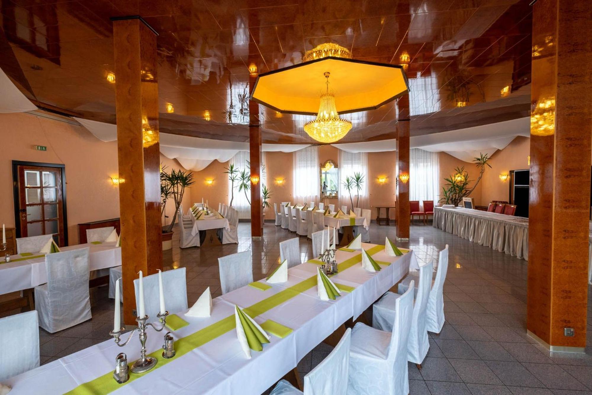 Hotel Kraichtaler Hof Extérieur photo
