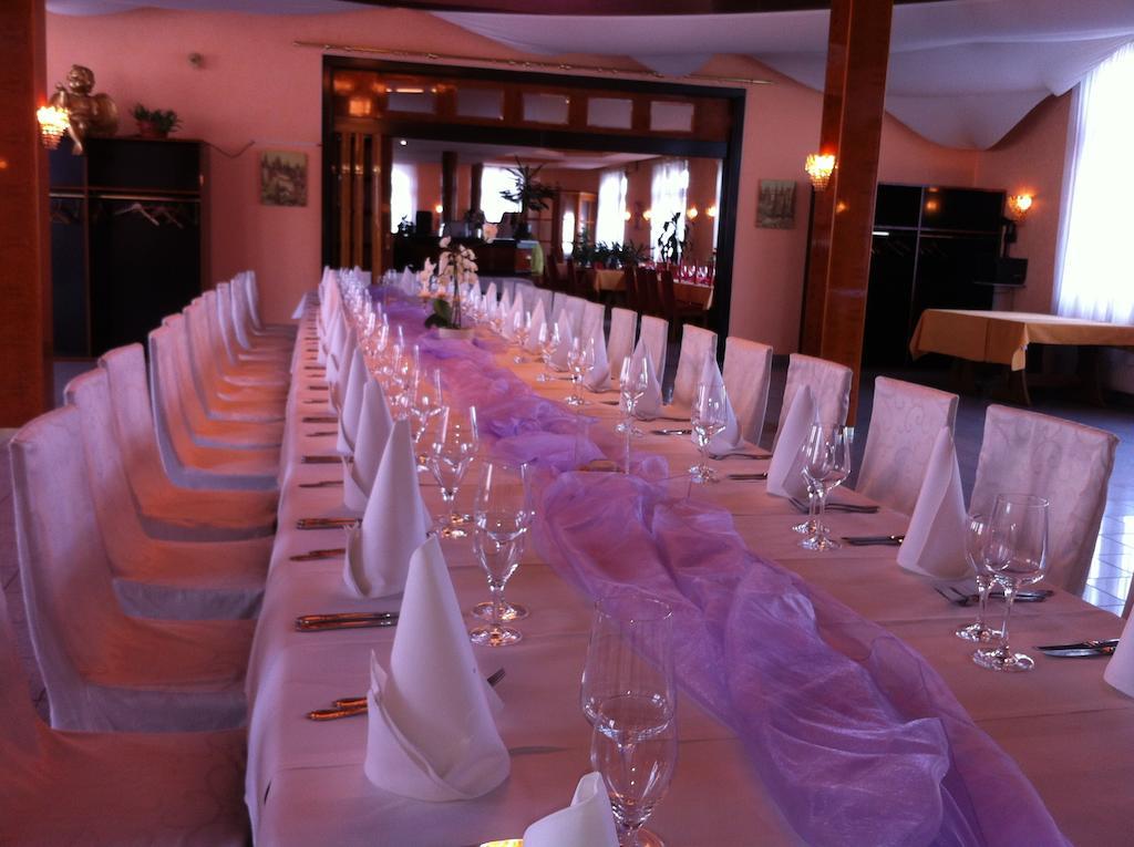 Hotel Kraichtaler Hof Extérieur photo