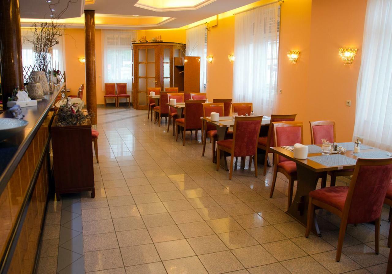 Hotel Kraichtaler Hof Extérieur photo