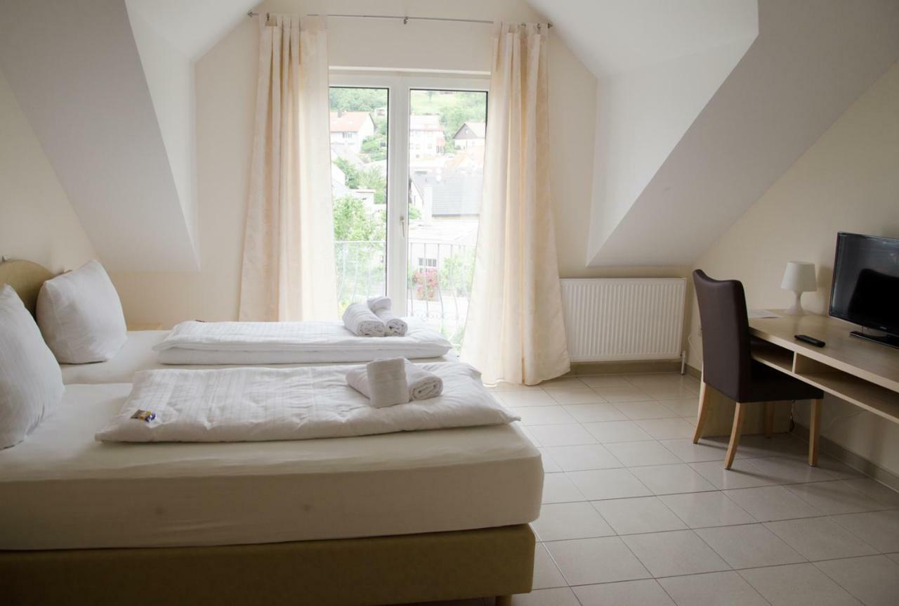 Hotel Kraichtaler Hof Extérieur photo